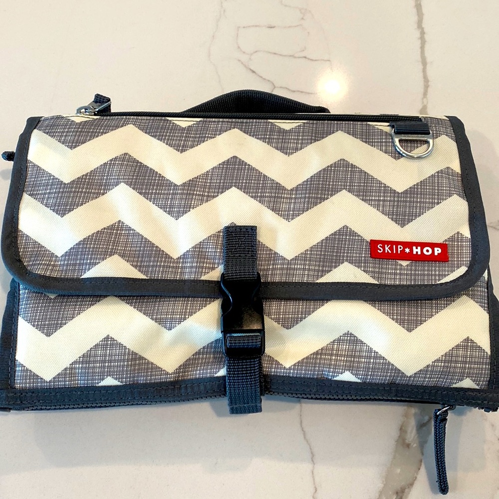 Skip Hop Pronto Portable Changing Pad in Chevron